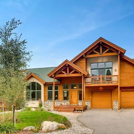 Perfect For Your Family Vacay With Private Hot Tub! Home